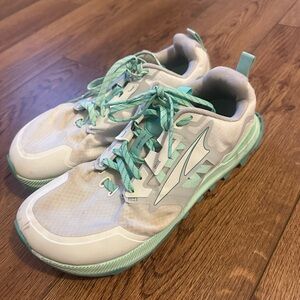 Women’s Altra Lone Peaks Wide